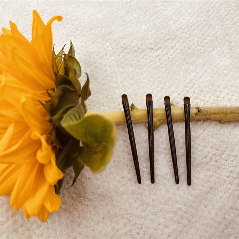 Round Precision Eyeshadow Brush