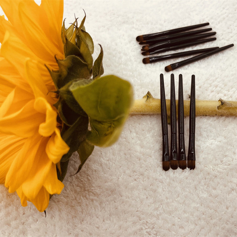 Round Precision Eyeshadow Brush