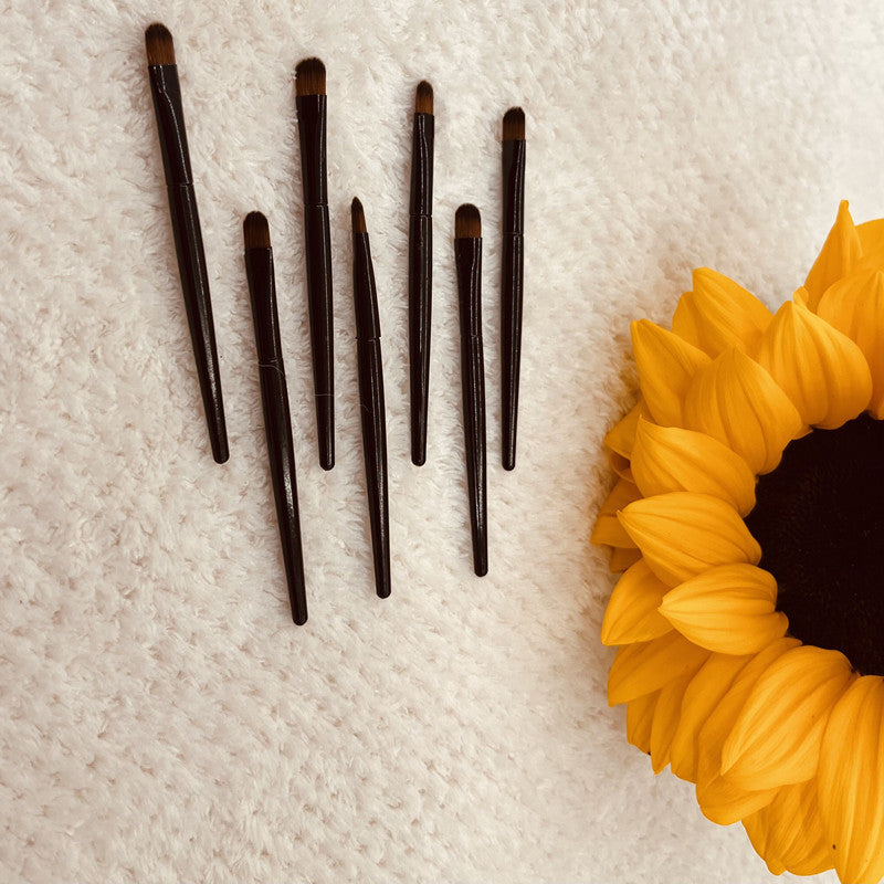 Round Precision Eyeshadow Brush