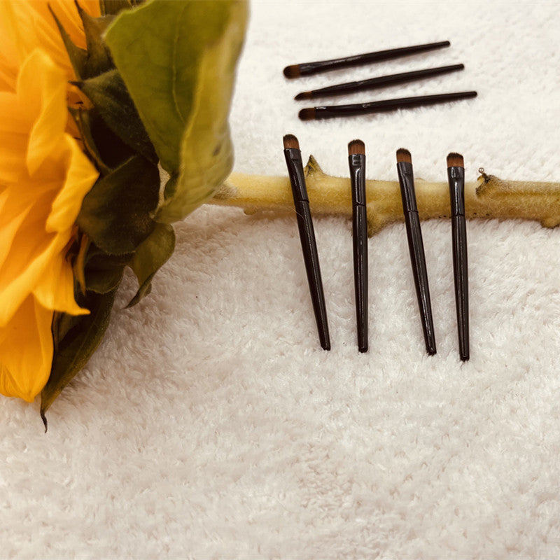 Round Precision Eyeshadow Brush