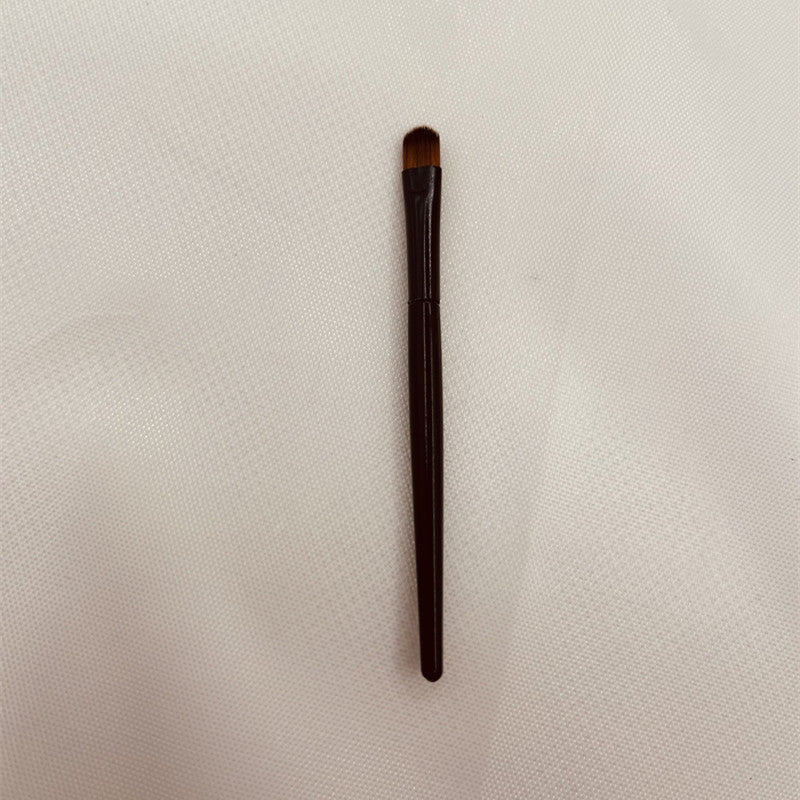 Round Precision Eyeshadow Brush